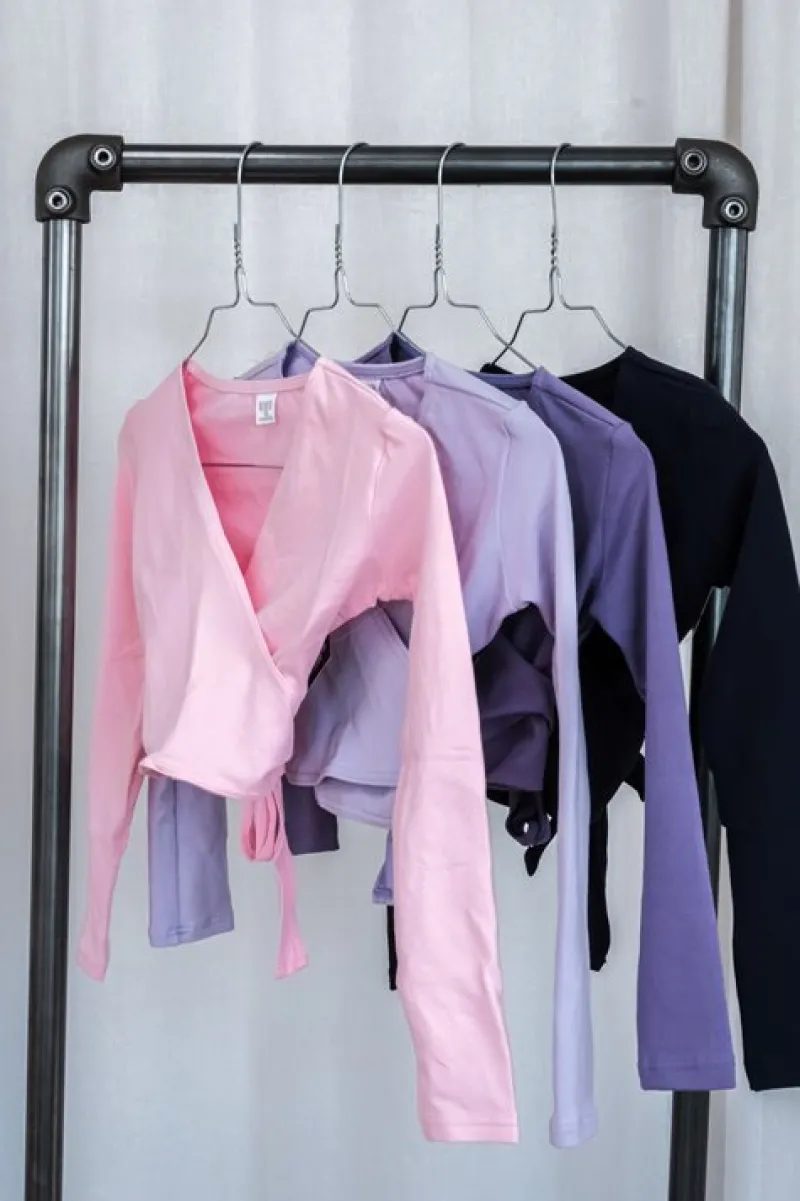 crossover_marinebl_overde_1.webp Dansebutikken Cross-over marineblå overdel til piger Bloch>Børn Ballet Toppe Børn