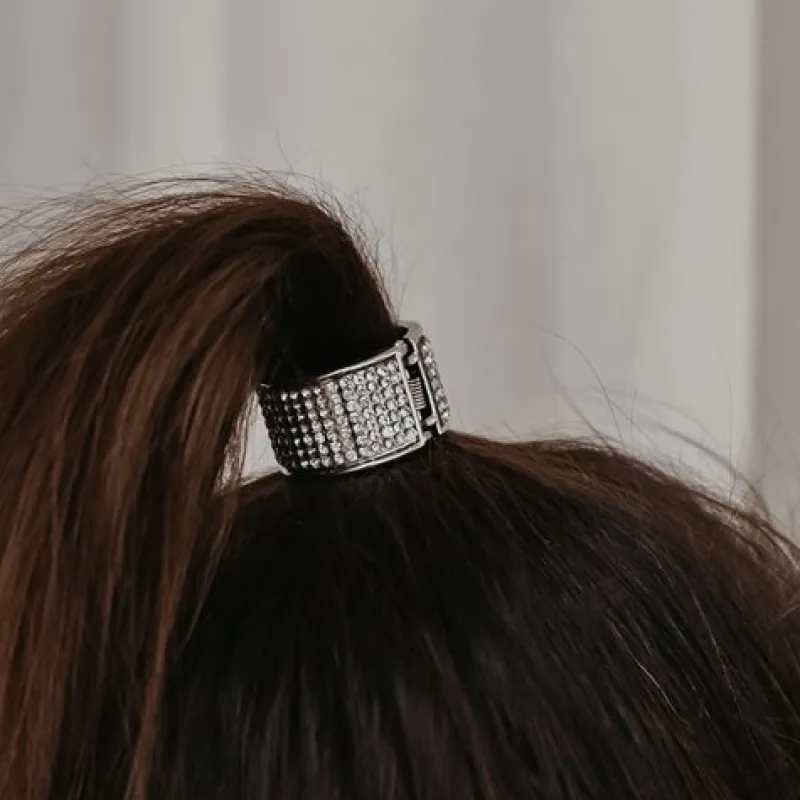 slv_rhinsten_hrtrn_med_el_4.webp Dansebutikken Sølv rhinsten hårtårn med elastik> Rhinsten/smykker | Hår Accessories