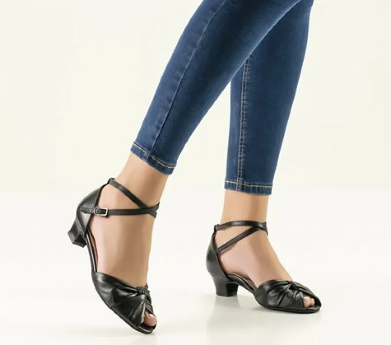 sort_dansesko_vera_med_la_1.webp Dansebutikken Sort dansesko Vera med lav hæl Werner Kern>Dame Salsasko Damer | Latinsko Damer