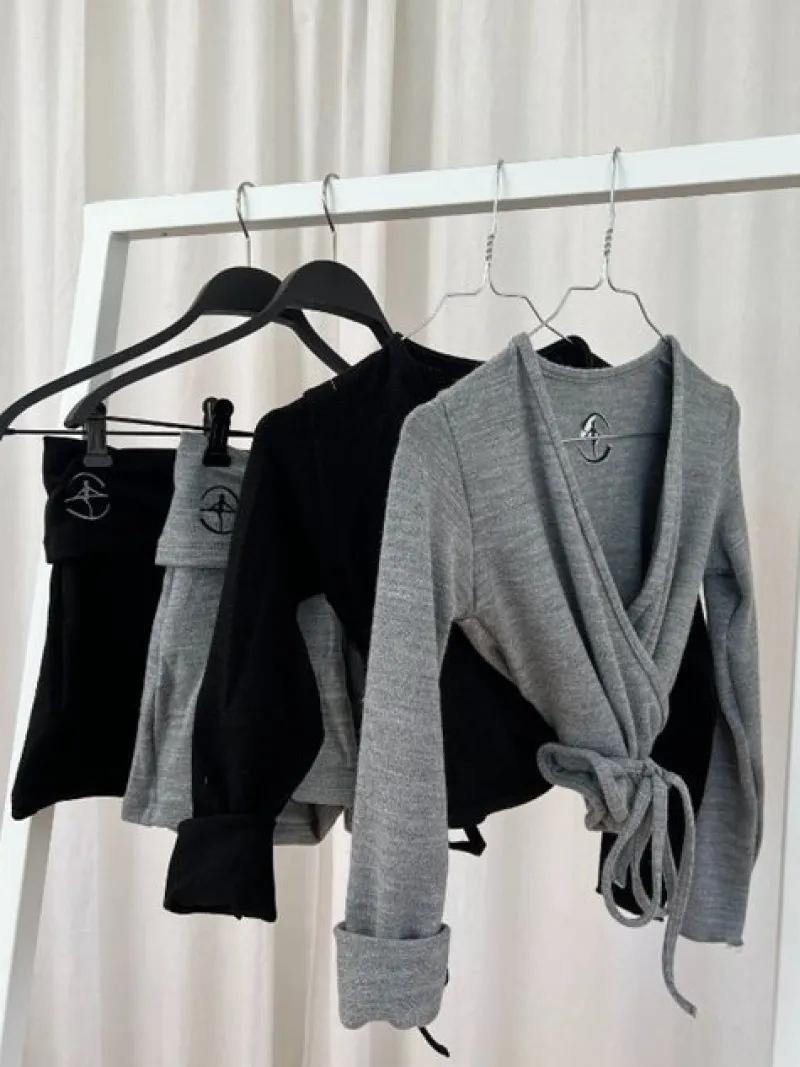 sorte_strik_shorts_til_te_2.webp Dansebutikken Sorte strik shorts til teen og damer Wear Moi>Dame Ballet Strik Damer | Ballet Underdele Damer